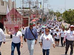 Marchan obreros de la CTM en el marco del Día del Trabajo