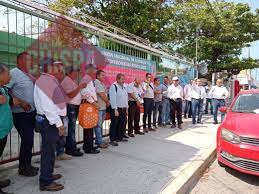 Se manifiestan trabajadores petroleros de la UNTyPP