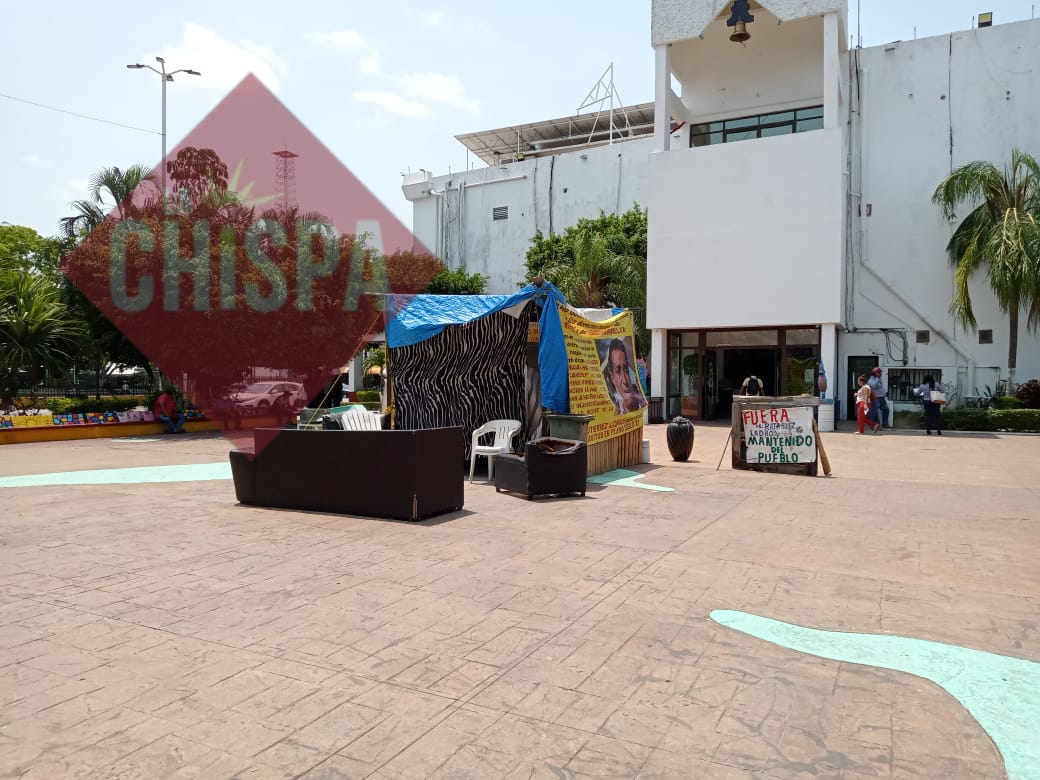 Líquida Ayuntamiento del Carmen con 200 mil pesos los 28 años de servicios de la señora África Saldaña