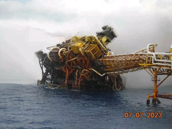 PEMEX y líderes de secciones petroleras