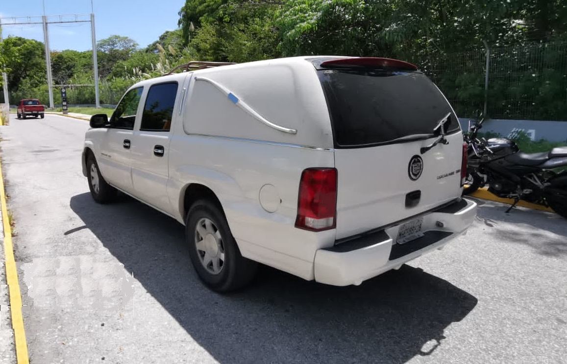 Rescatan tres cuerpos sin vida