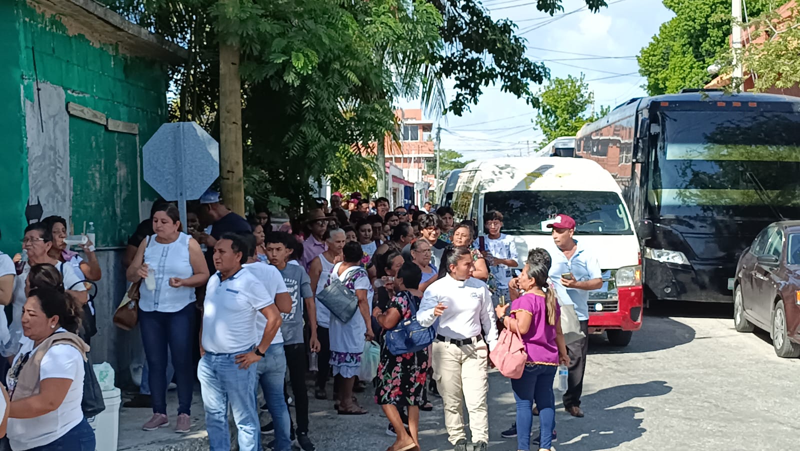 Acarreados en la asamblea informativa de Claudia Sheinbaum Pardo en Ciudad del Carmen