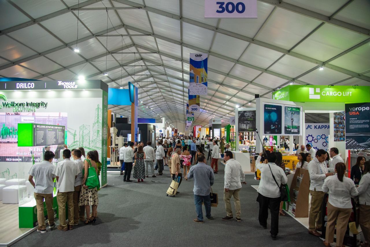 En el Congreso Mexicano del Petróleo que se realizó en Campeche se derrochó 24 millones de pesos en carpas, ahora con la 4ta edición de Shallow and Deepwater Mexico que será en Carmen, al que hizo alusión el gobierno estatal que se beneficiará a los hoteles locales de la Isla, de los 19 que se encuentran en la lista oficial del evento, 15 hoteles son de cadenas, y sólo cuatro locales