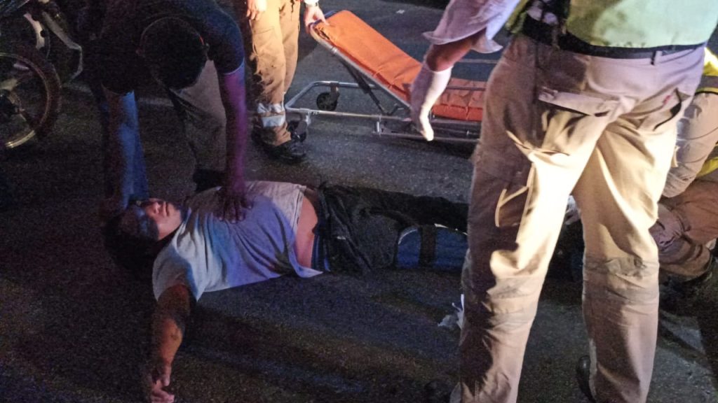 moticiclista resulta con fractura