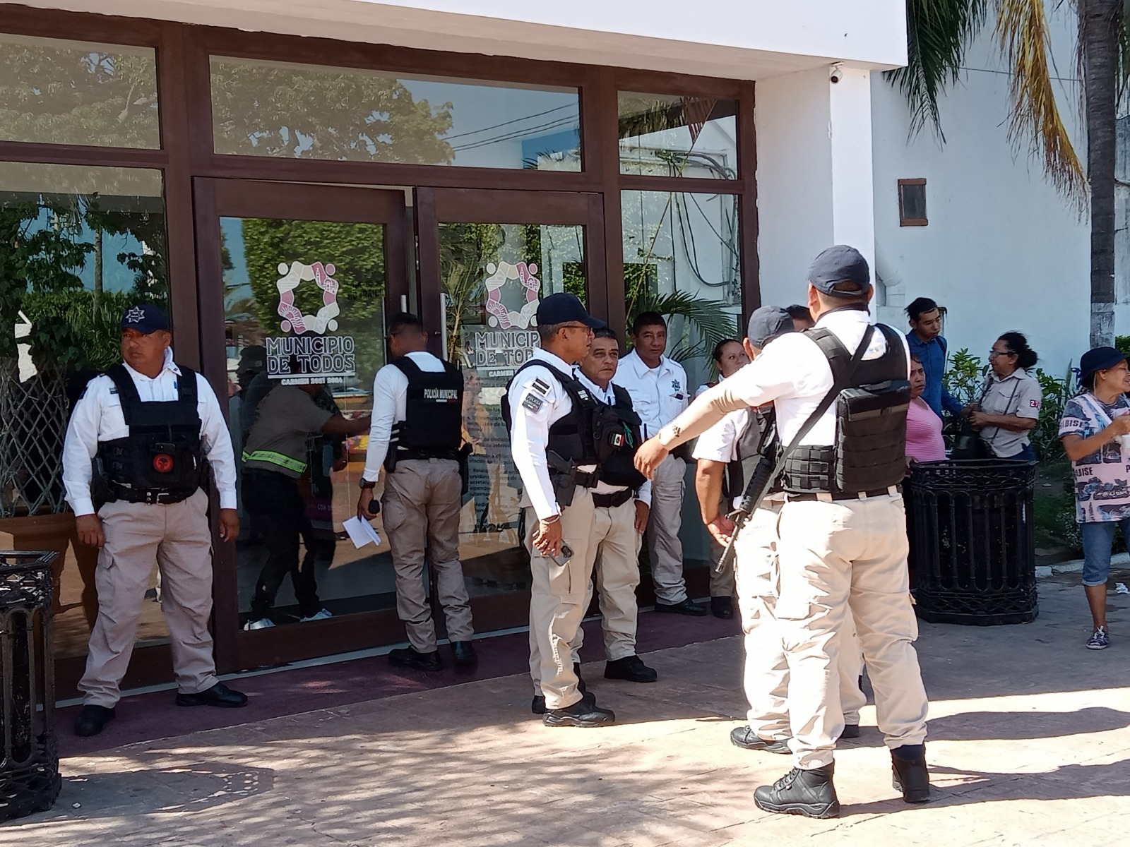 Antimotines amedrentan a bazaristas de Ciudad del Carmen