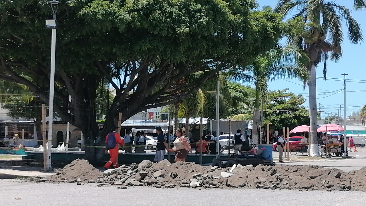 Desalojan a bazaristas del parque de Juan Diego de Ciudad del Carmen
