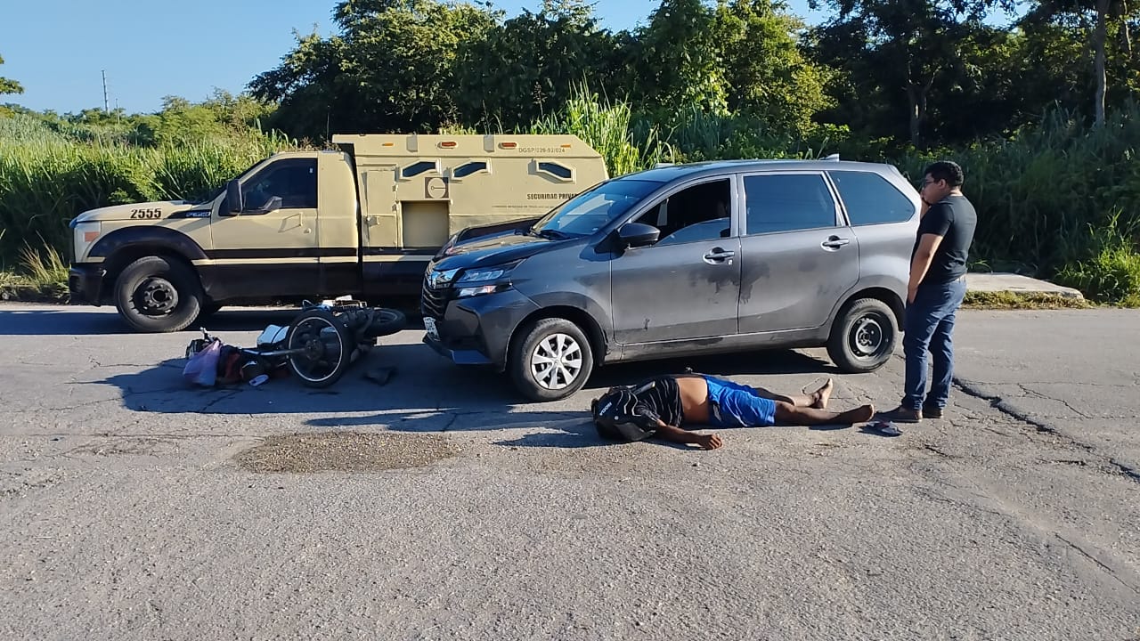 Conductor embiste a motociclista