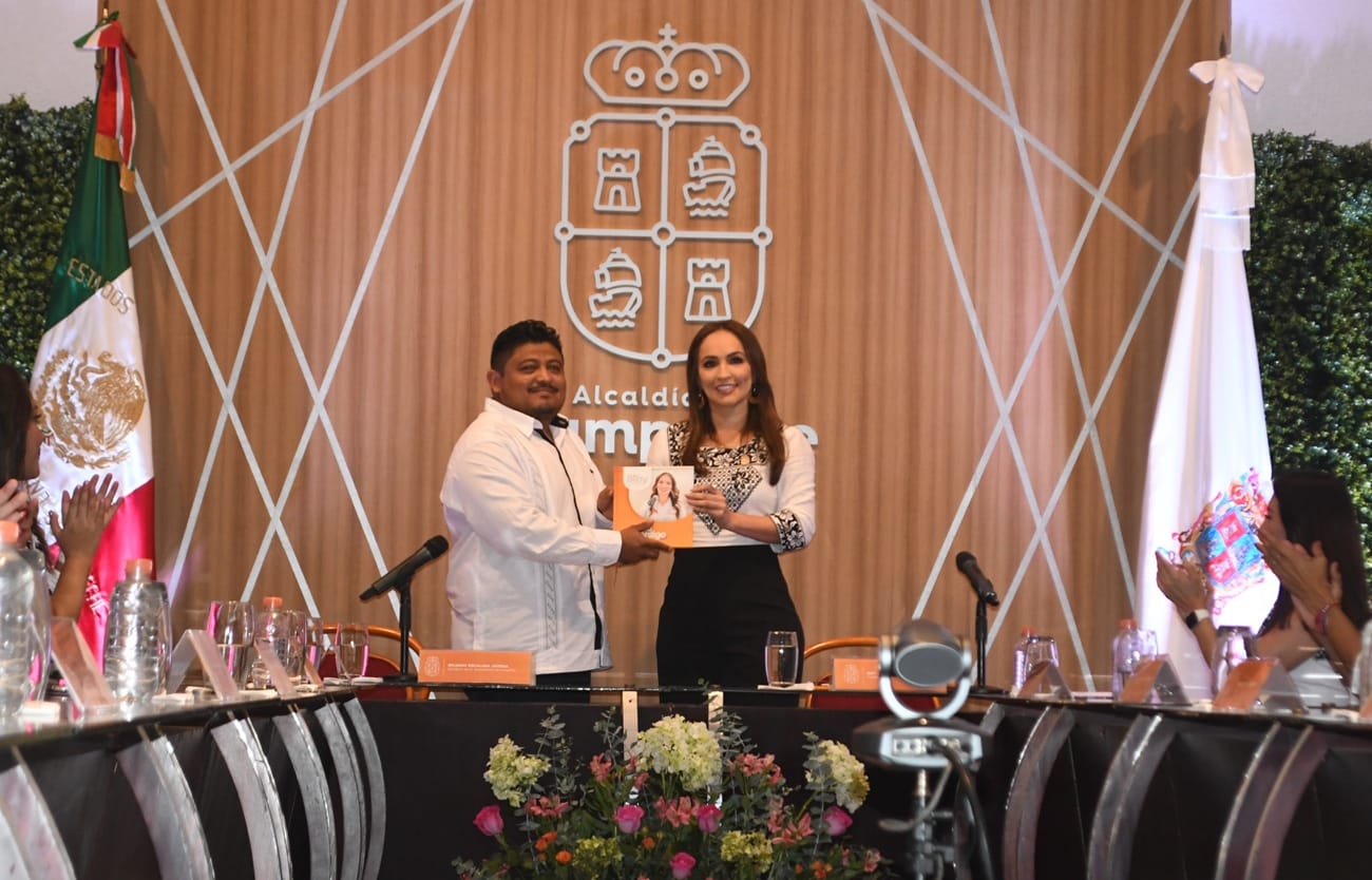 Biby Rabelo entrega segundo informe al cabildo