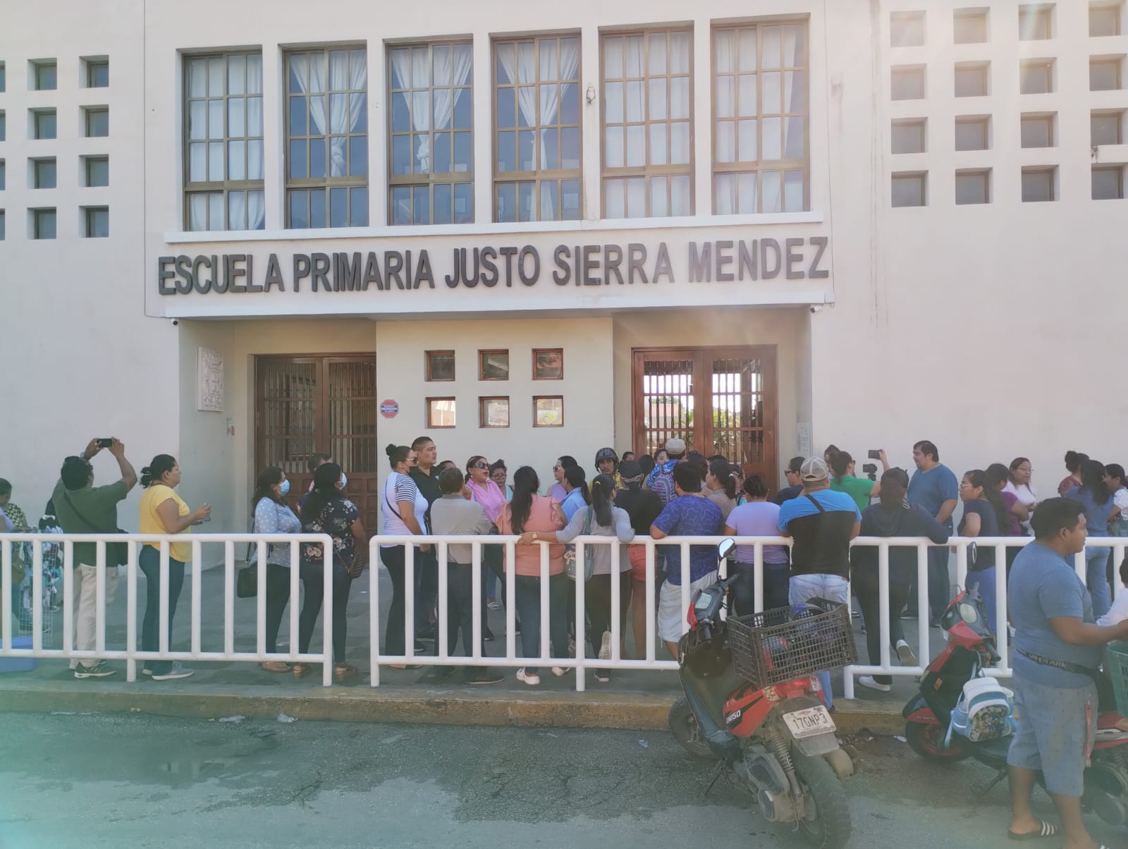 Protestan padres de familia en Campeche