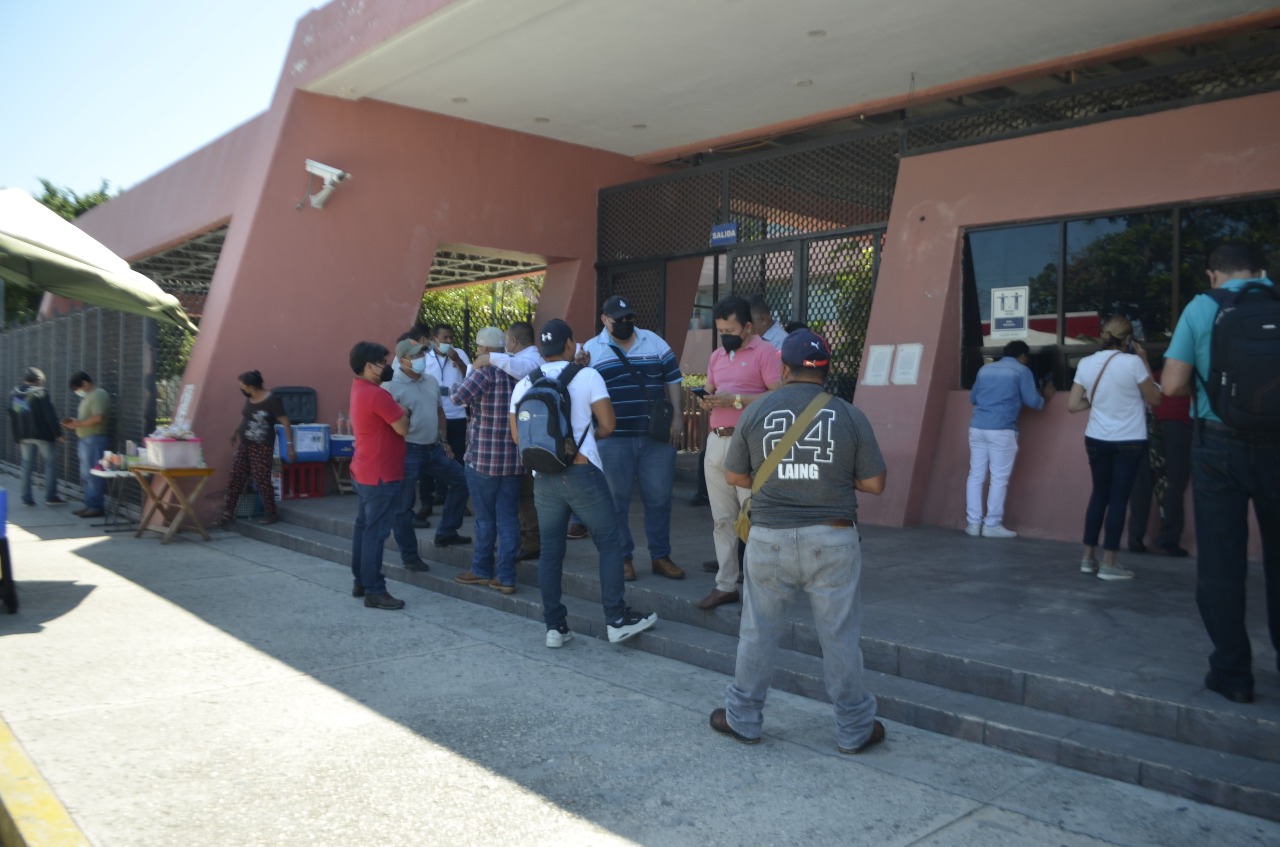 Petroleros jubilados de la Sección 47 piden asamblea para cambiar al presidente de ese departamento