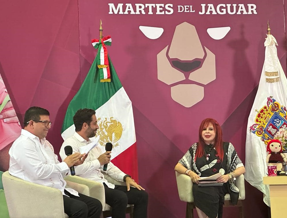 Oficinas centrales de PEMEX bandera política de la gobernadora de Campeche