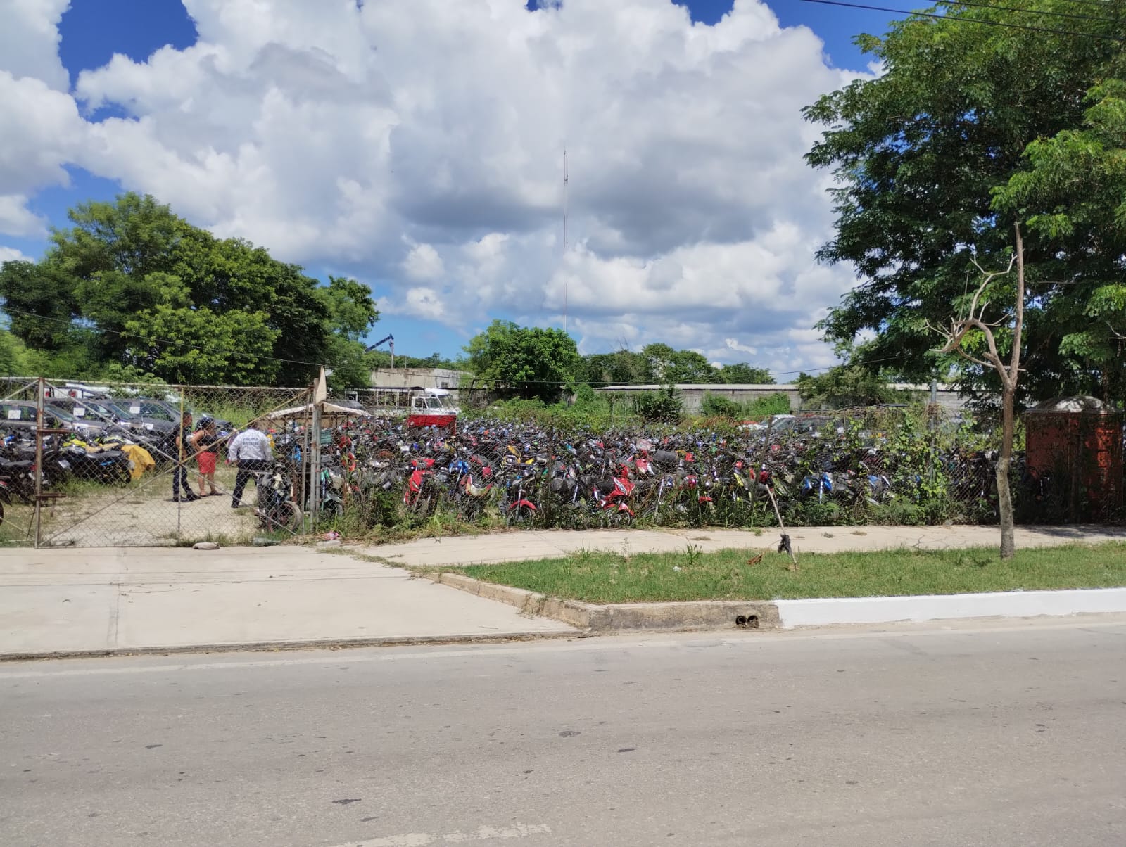 Policía devuelve 370 vehículos