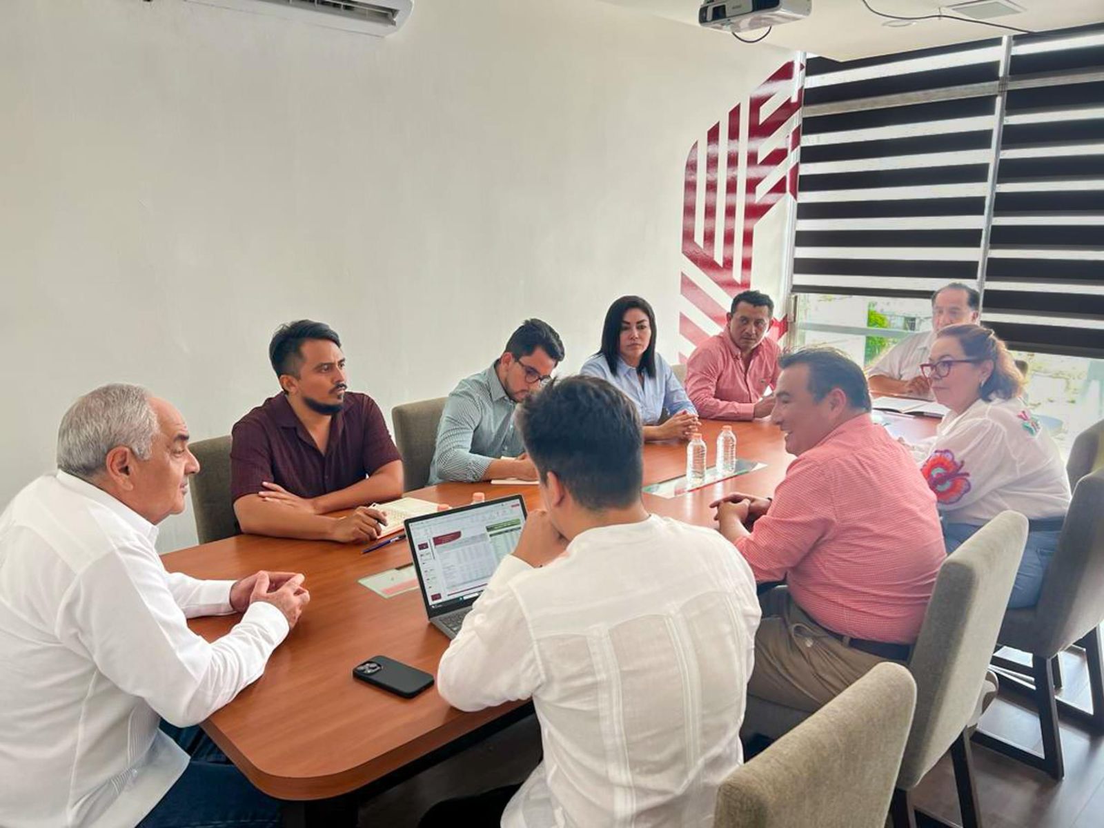 Gobierno Estatal y Diputados se reúnen