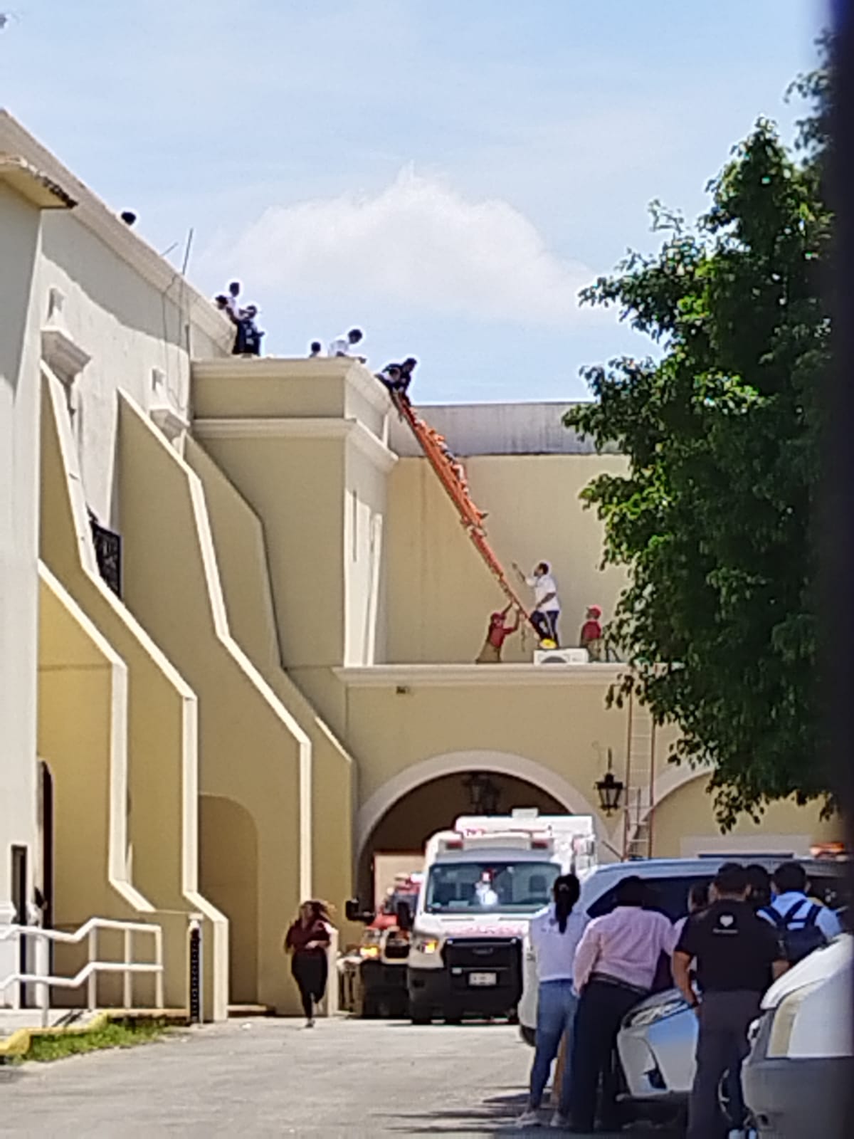 Trabajador cae de antena