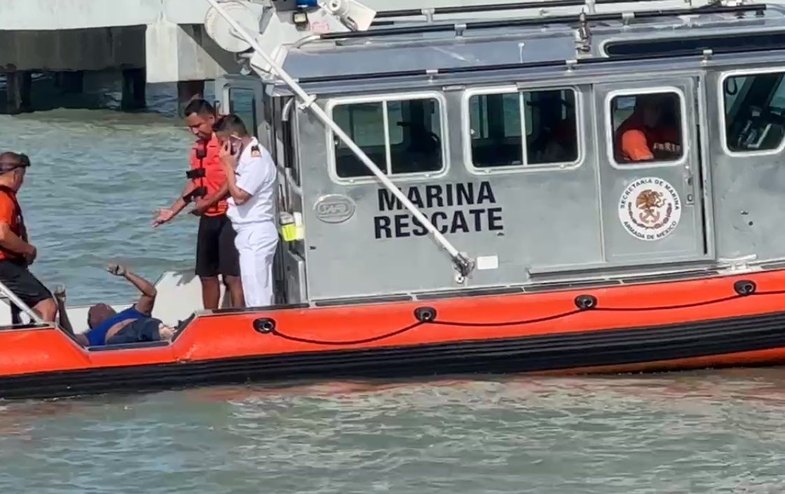 Encuentran cuerpo sin vida de un hombre flotando en las aguas del malecón del centro de Ciudad del Carmen
