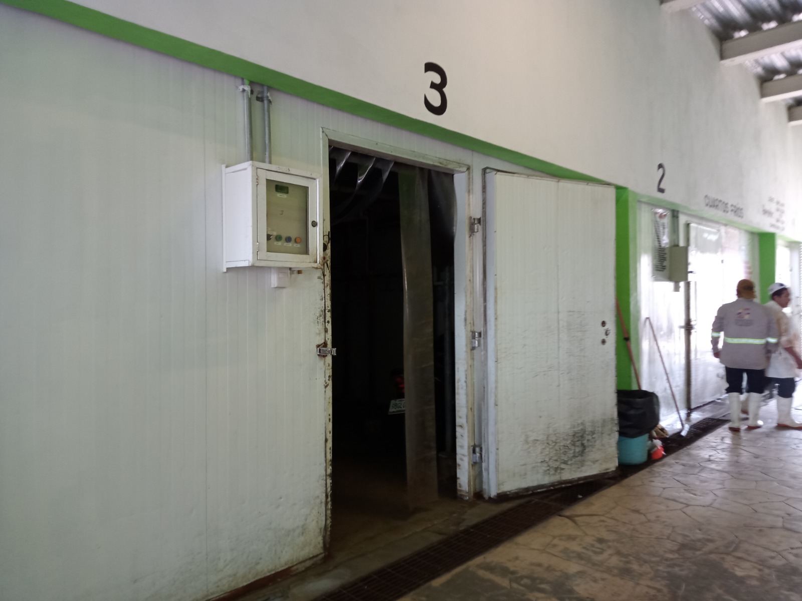 De forma constante se avería el cuarto frío número 2 del mercado principal Alonso Felipe de Andrade, sin embargo, a pesar de que la administradora del inmueble y el presidente municipal tienen conocimiento de ello, no le han dado solución al problema