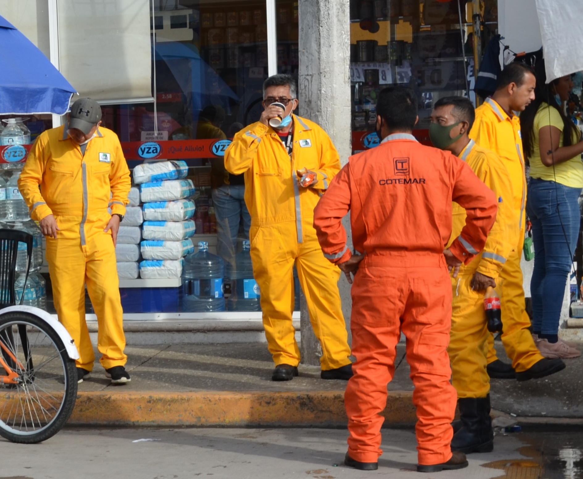 Dirigencia de PEMEX explota a trabajadores de confianza