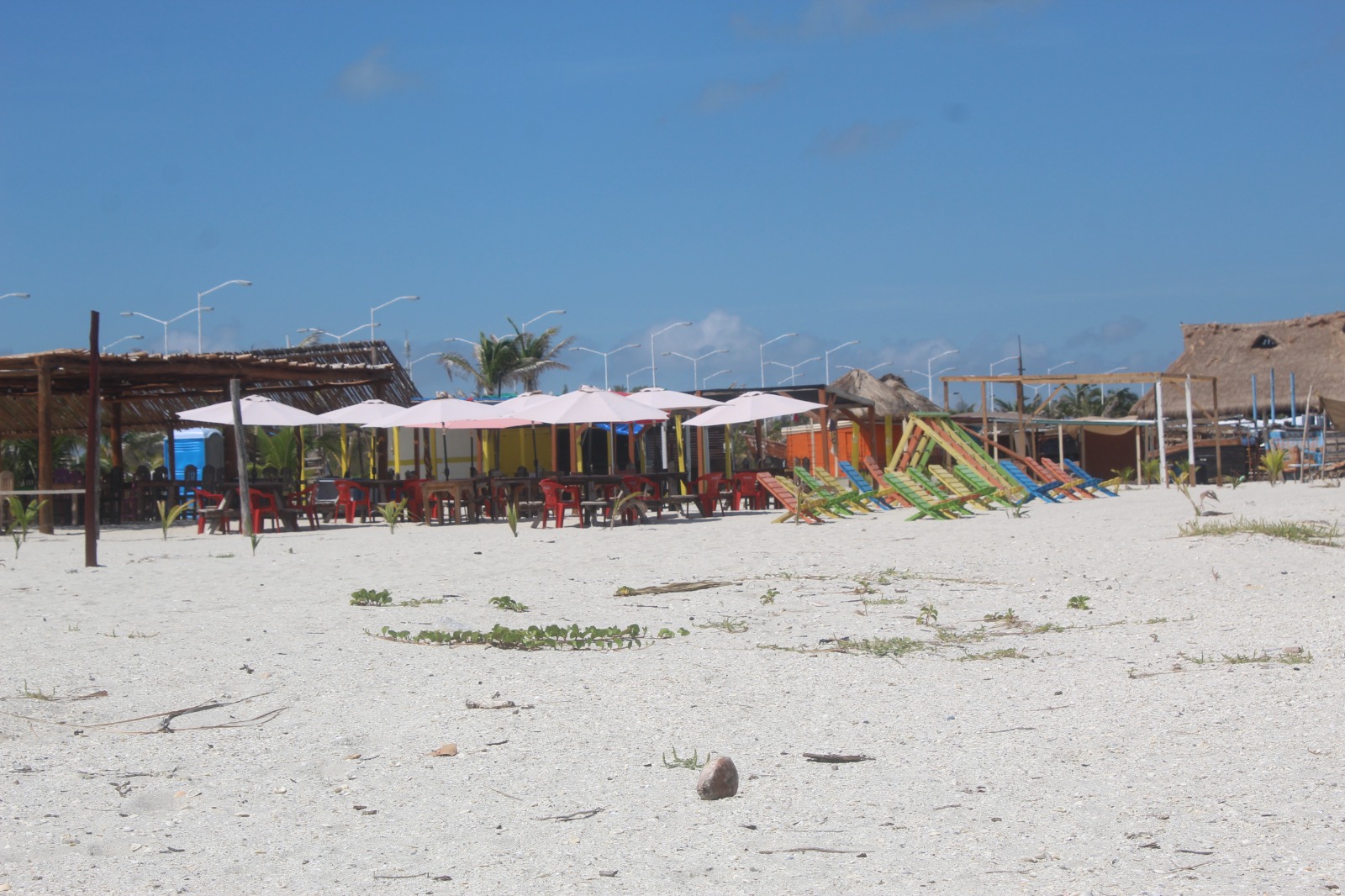 Cocteleros de Playa Norte cierran sus puertas por ventas bajas: En Ciudad del Carmen
