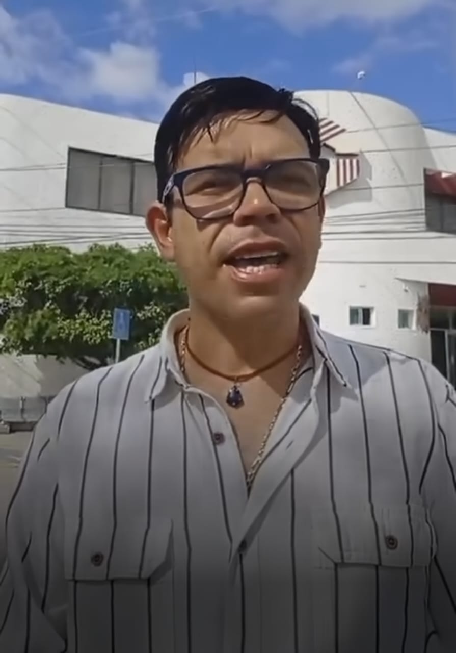 Policías le roban a ciudadano