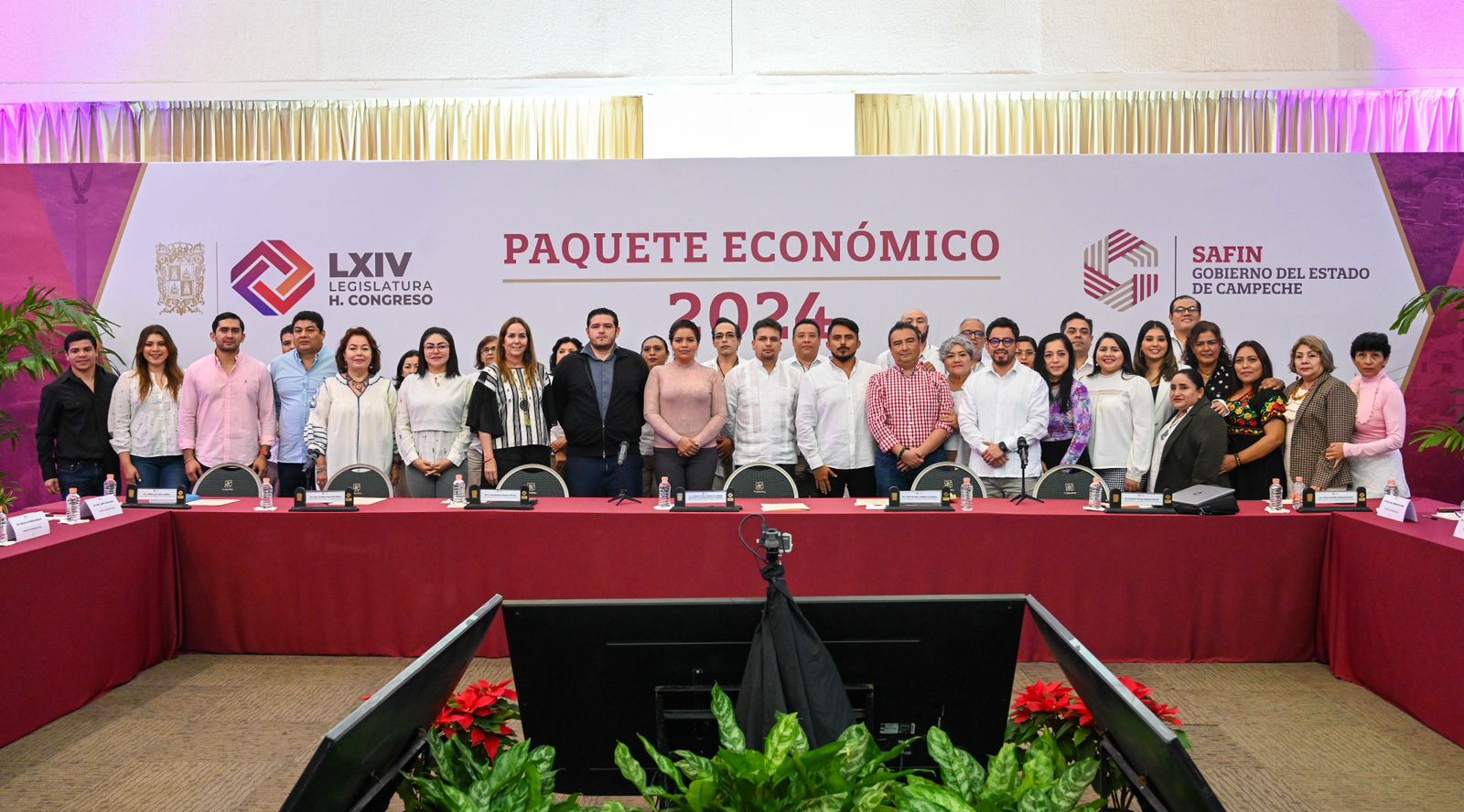 Comparece titular de SAFIN