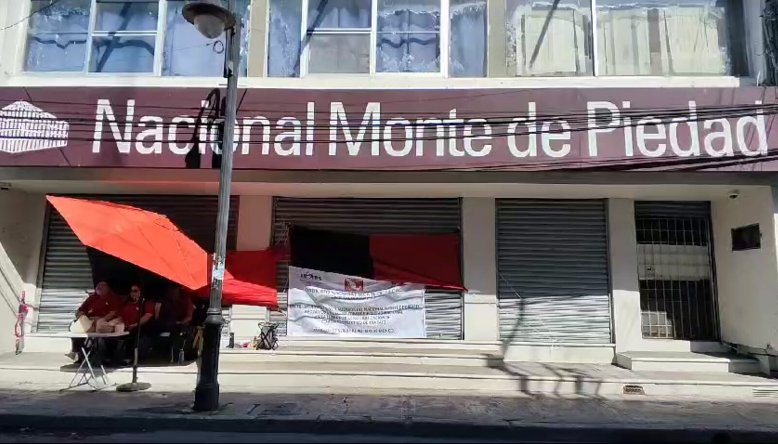 Solo con el aumento salarial se levantará la huelga en Monte de Piedad