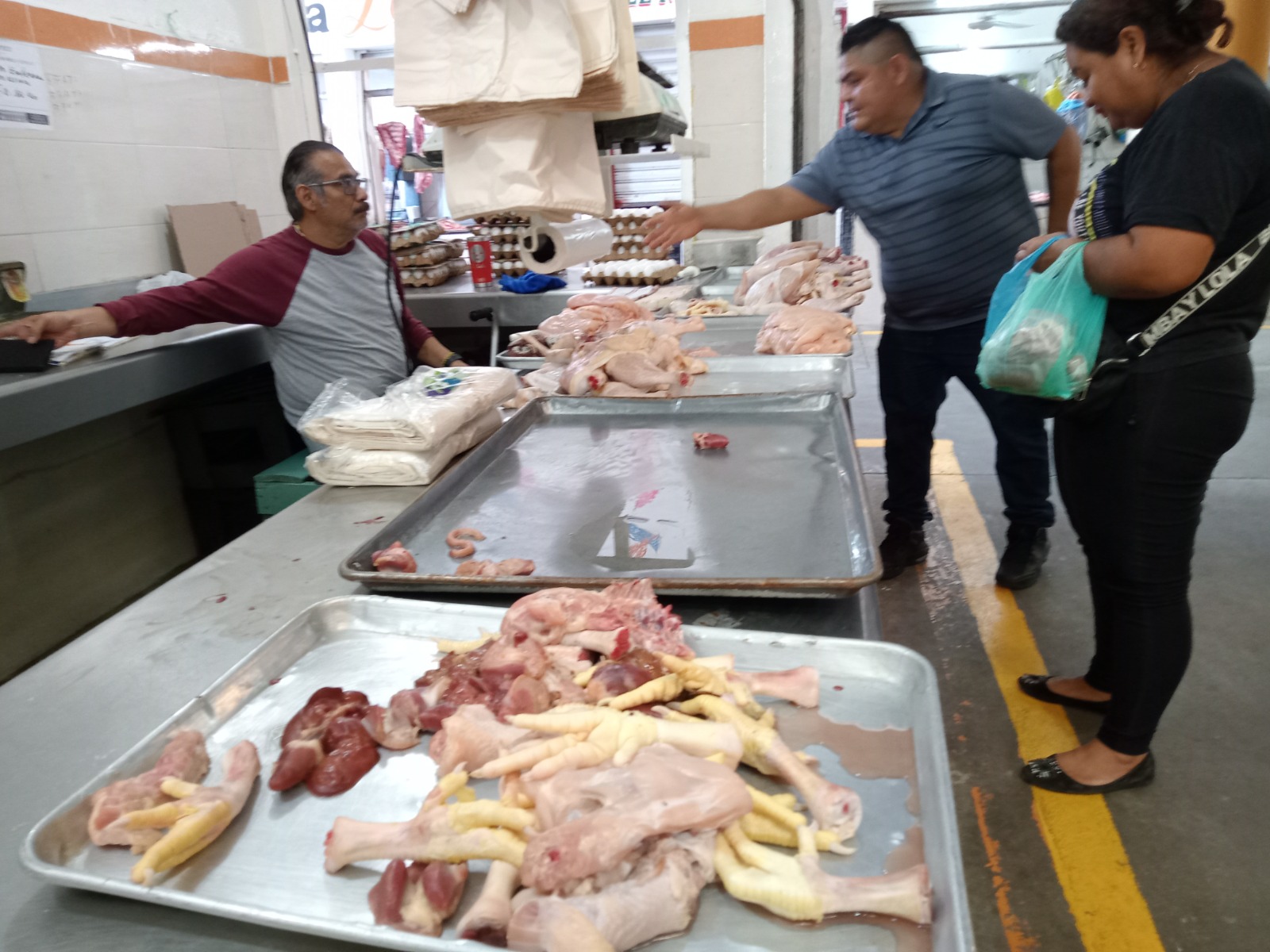 Cae en un 70% la venta de pollos en el mercado de Ciudad del Carmen