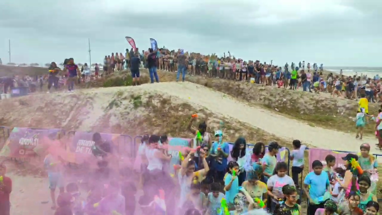 Carmelitas viven martes de pintadera del carnaval 2024