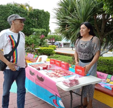 Colectivo trans por la libertad de ser y decidir distribuyen condones