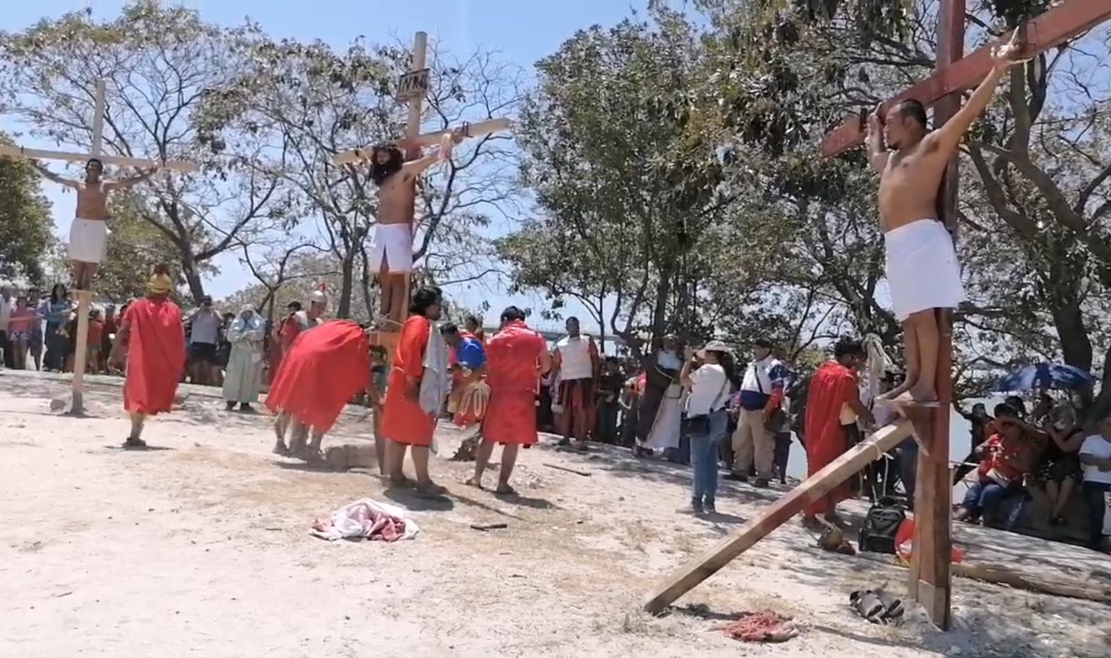 Viacrucis viviente en su representación número 45 de la Iglesia de la Asunción