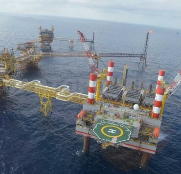 Petroleros trabajan en plataformas chatarras “bombas de tiempo”