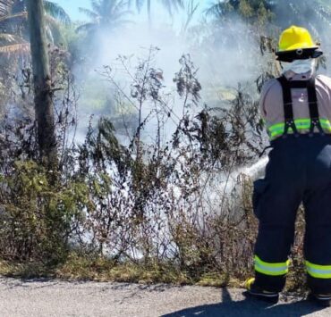 Aumenta incendios de pastizales por efecto lupa en esta temporada de calor