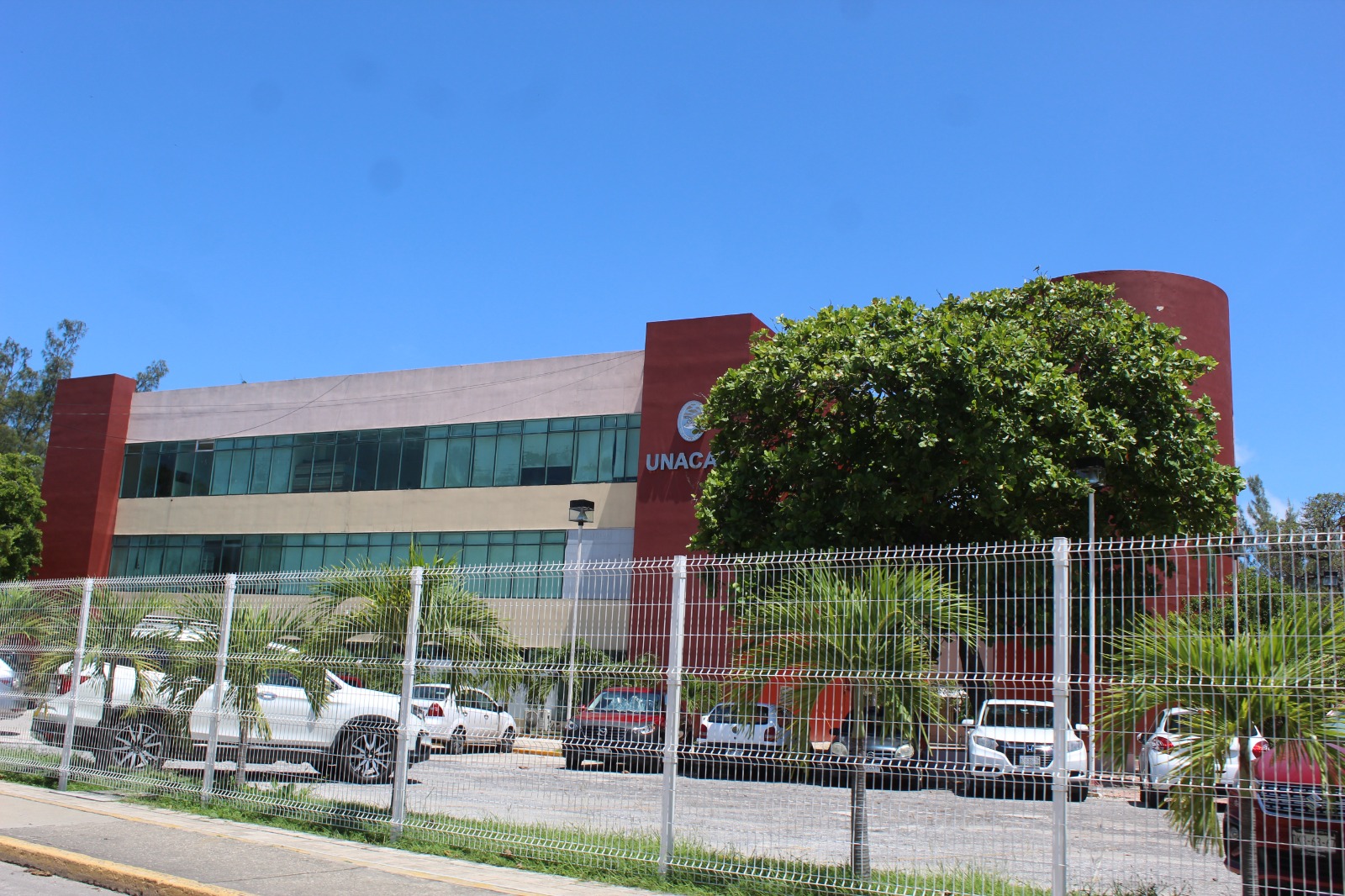 Adeuda la Unacar cinco quincenas a trabajadores jubilados