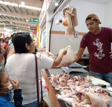 Leve repunte en venta de carne de pollo en Jueves y Viernes Santo