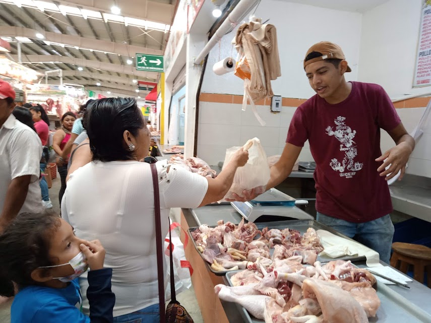 Leve repunte en venta de carne de pollo en Jueves y Viernes Santo