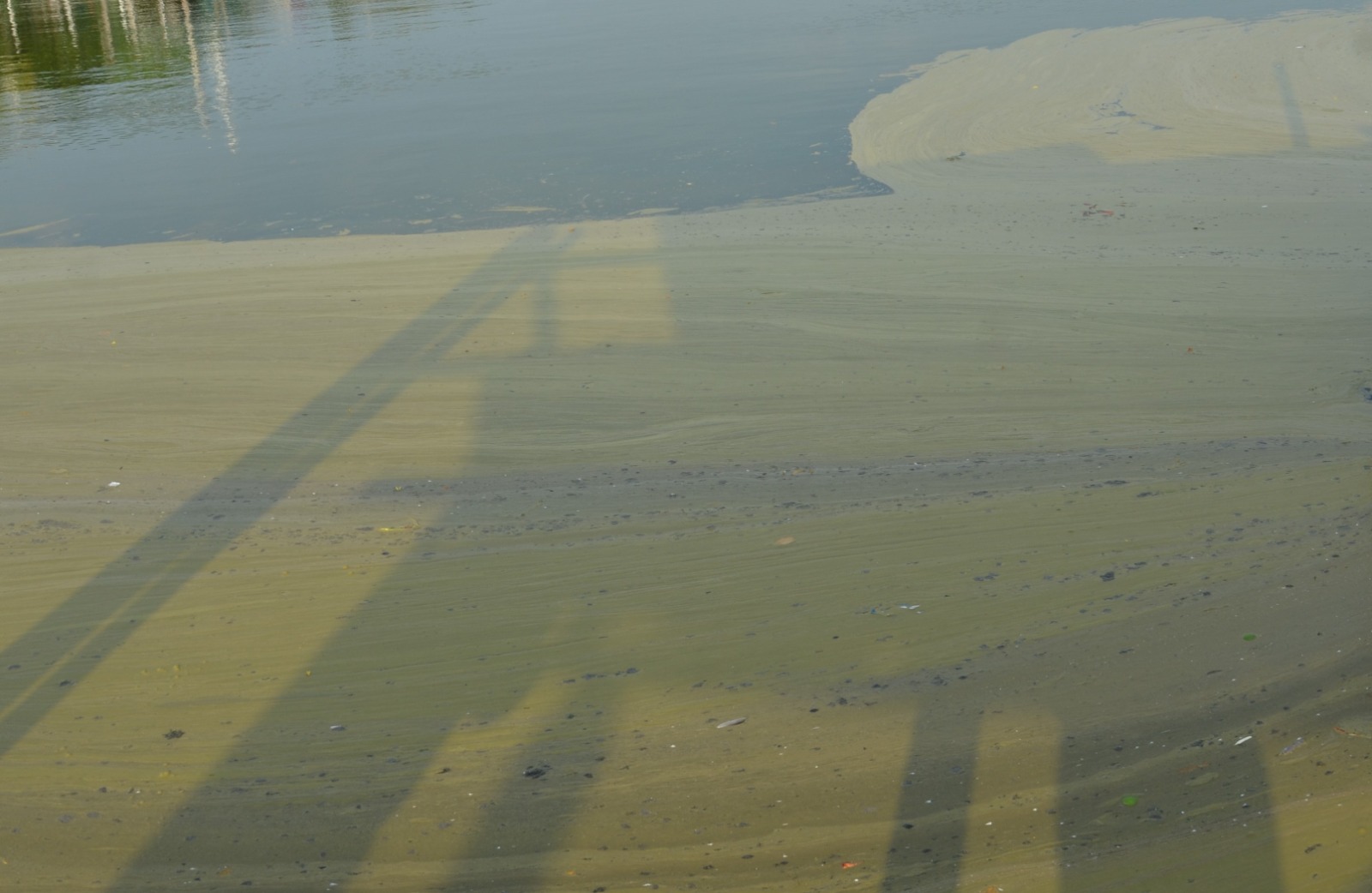 Centro de Proceso de Gas Atasta contamina los cuerpos de agua