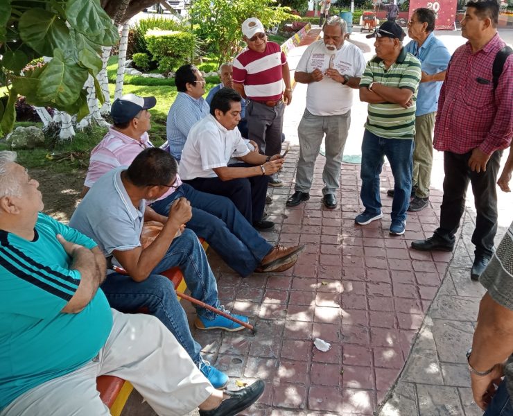 Trabajadores petroleros jubilados inconformes por violación a sus derechos