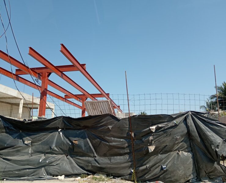 Construyen gasolinera cerca de escuela secundaria en Ciudad del Carmen