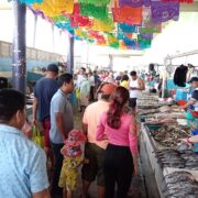 Expendedores de pescados y mariscos cifran esperanzan en Semana Santa