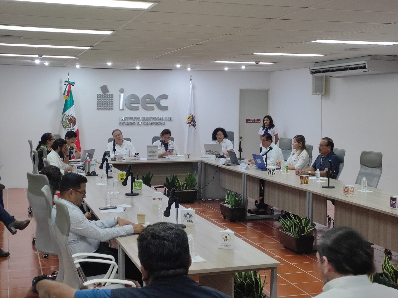 INE e IEEC deben tomar en cuenta los antecedentes de los candidatos