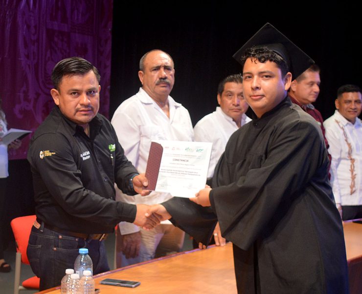 La UTCAM avanza con la entrega de títulos rezagados