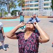 Carmelitas observan el eclipse solar