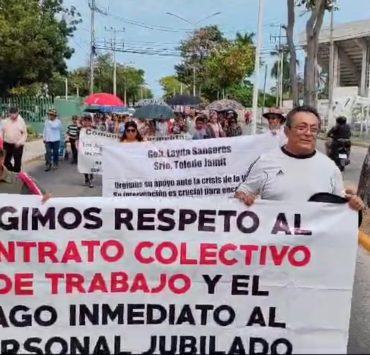 Marcha de inconformidad de trabajadores jubilados de la Unacar