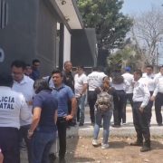 Policías siguen siendo amedrentados
