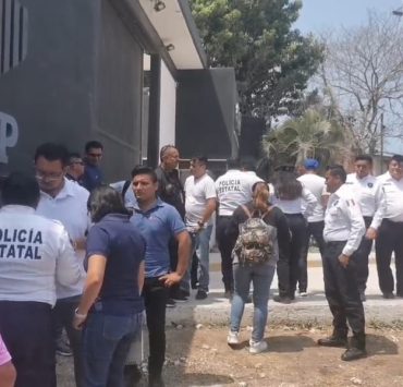 Policías siguen siendo amedrentados