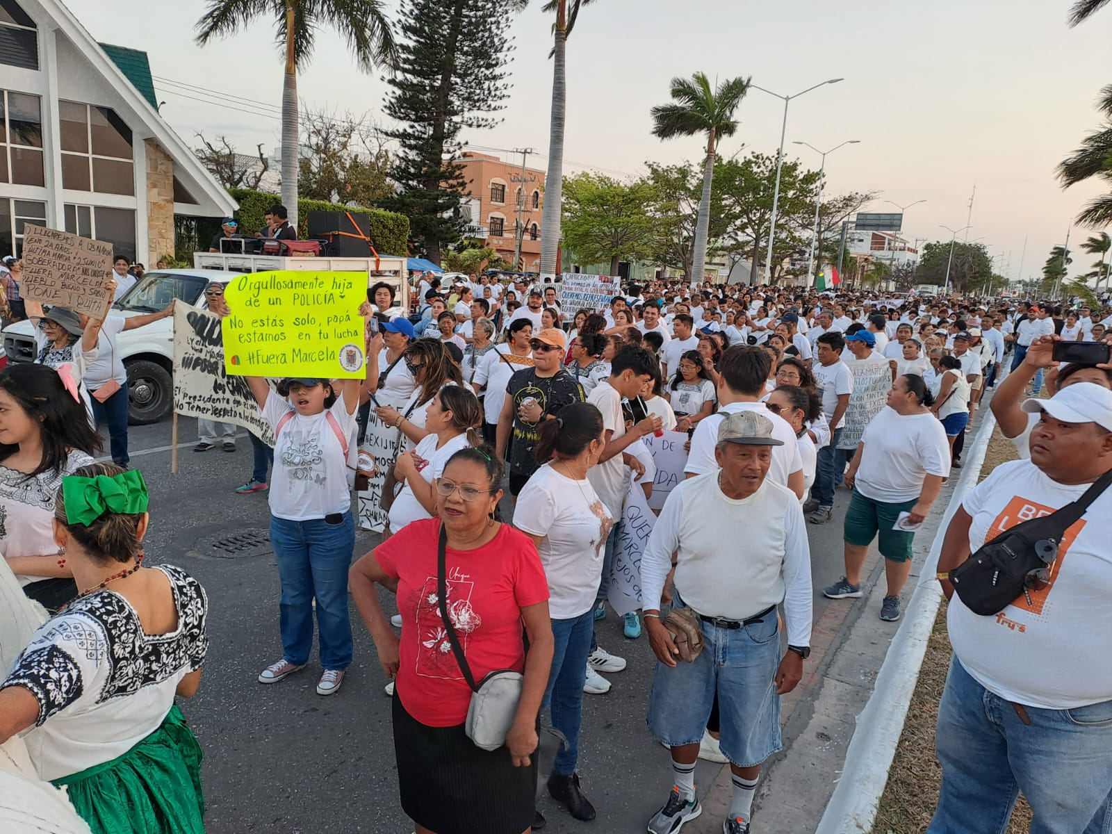Mega marcha en Campeche