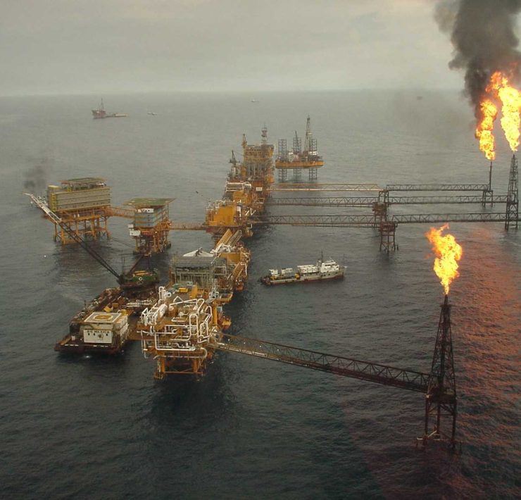 Plataformas petroleras sin mantenimiento por poca producción