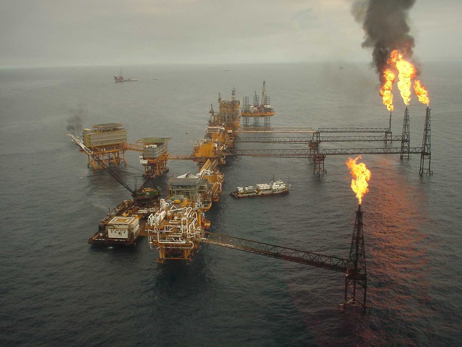 Plataformas petroleras sin mantenimiento por poca producción