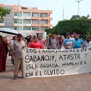 Manifestación de trabajadores de la Junta Municipal de Atasta