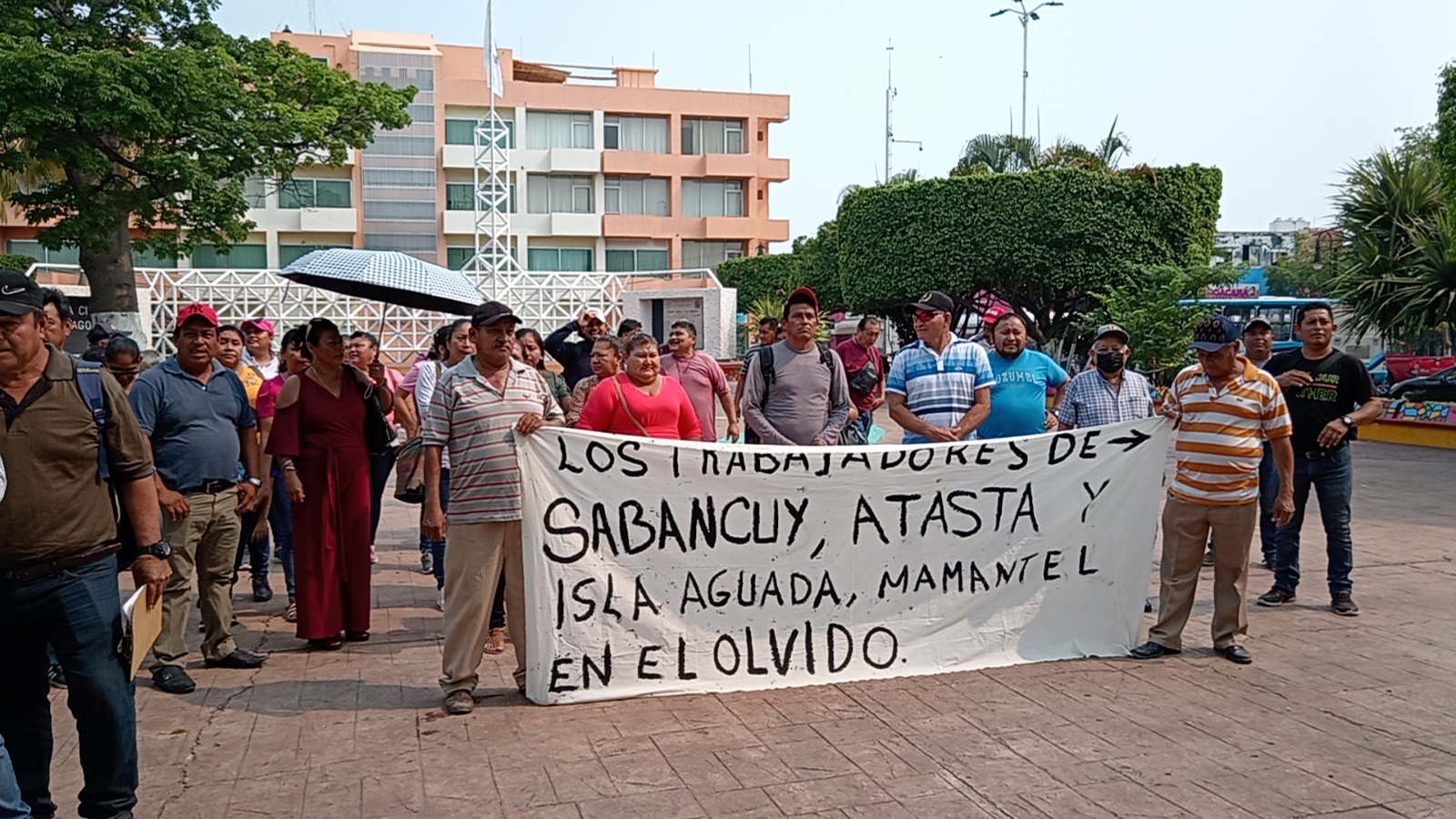 Manifestación de trabajadores de la Junta Municipal de Atasta