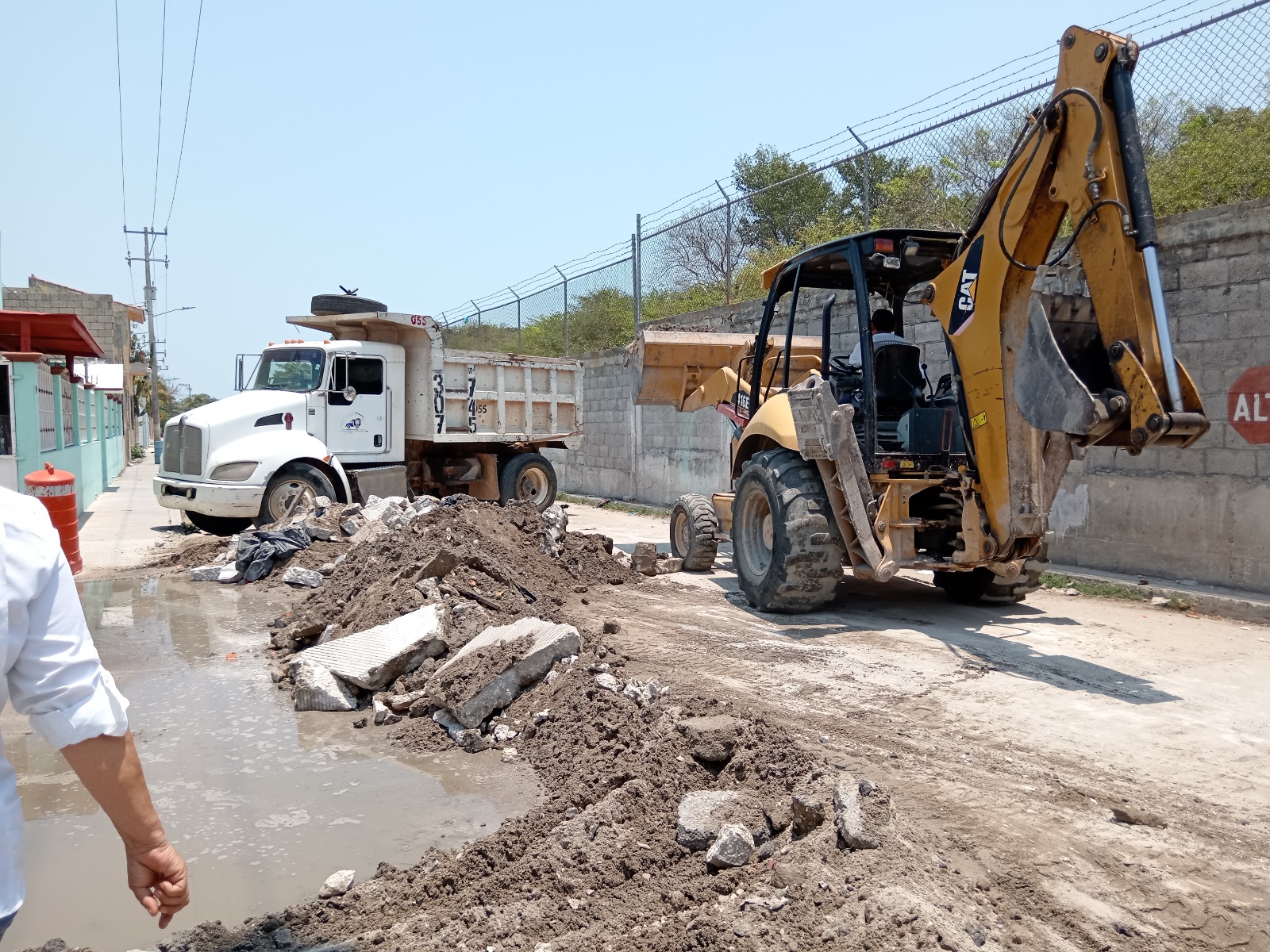 Pablo Lazarus continúa violando la ley electoral